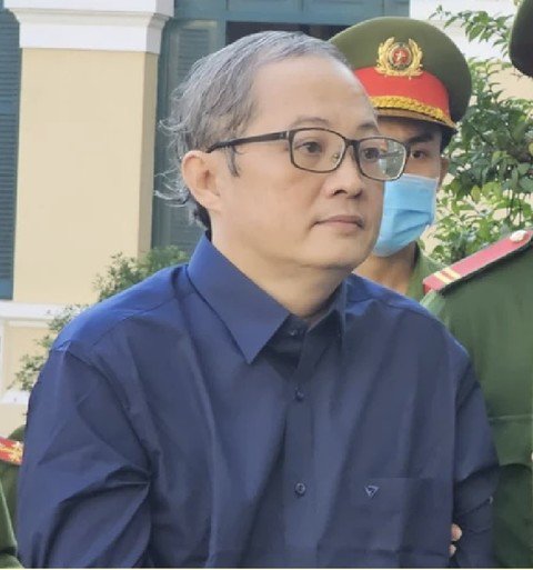 Cựu Giám đốc Bệnh viện Thủ Đức Nguyễn Minh Quân trong phiên tòa sơ thẩm vào tháng 12/2023