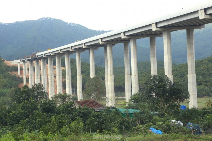 Cầu Xuân Dương 1 có chiều dài 880,4m với 22 nhịp dầm Super T. Cầu Xuân Dương 2 có chiều dài cầu 808,4m với 20 nhịp dầm Super T. Cả 2 cầu nằm ở địa phận xã Diễn Phú, huyện Diễn Châu, Nghệ An.