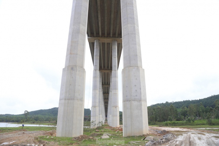 Cận cảnh những cây cầu vượt núi trên cao tốc Diễn Châu - Bãi Vọt - 7
