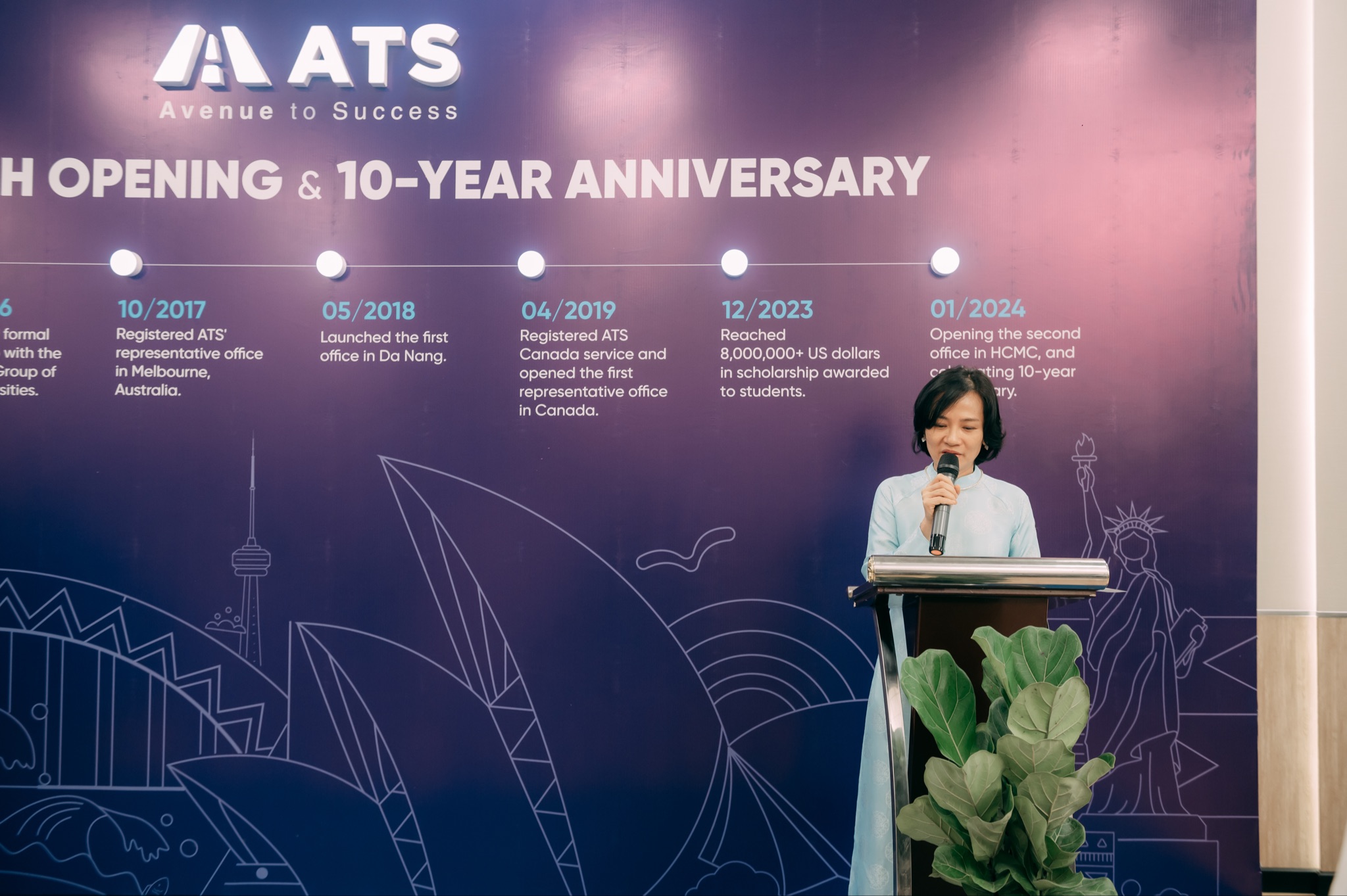 Bà Nhi Trần - Giám đốc ATS phát biểu trong buổi lễ khai trương văn phòng mới