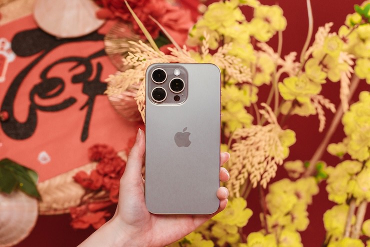 iPhone 15 Pro Max giảm giá sâu dịp cận Tết Nguyên đán 2024.